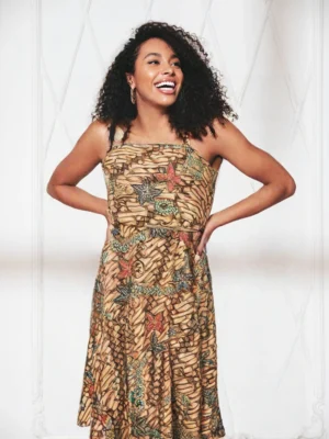 Robe longue en wax à imprimé floral – Élégance naturelle
